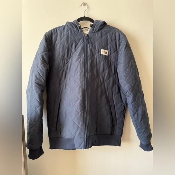 North Face Men’s Navy Blue Quilted Zip-Up Jacket with Sherpa lining size Medium - Picture 1 of 9